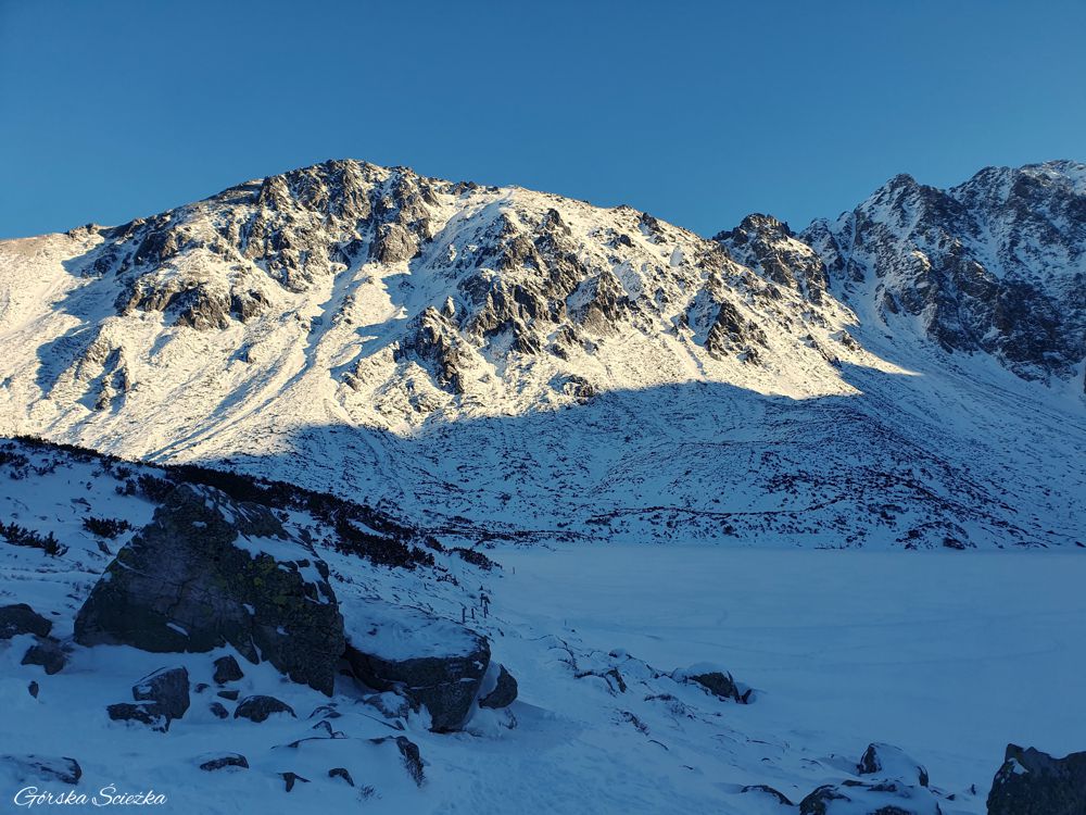 Czarny Staw Gąsienicowy: Widok w stronę Granatów