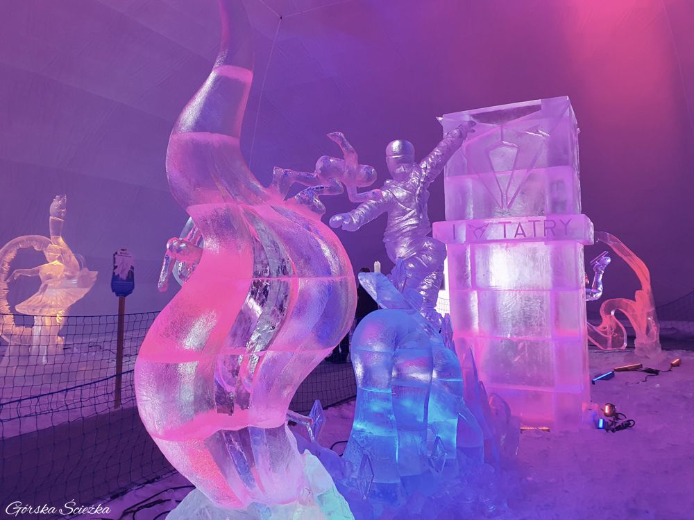 Hrebienok: Rzeźby lodowe wewnątrz kopuły