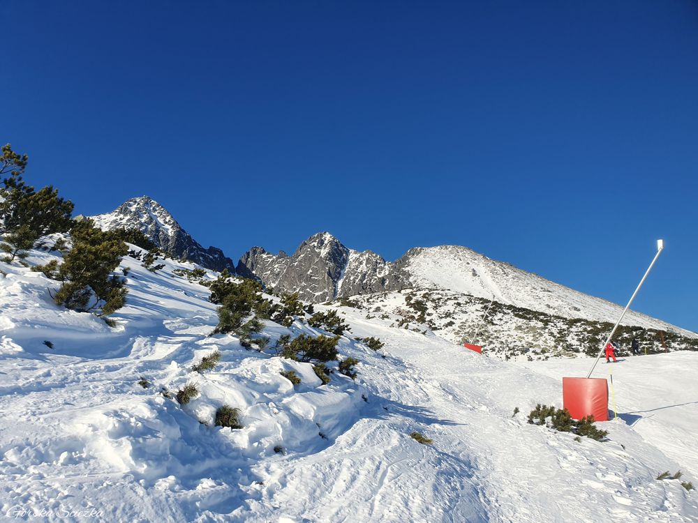 Łomnicki Staw zimą: Fragment szlaku czerwonego