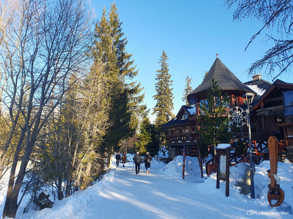 Wodospad Skok: Szlak spacerowy obok kawiarni