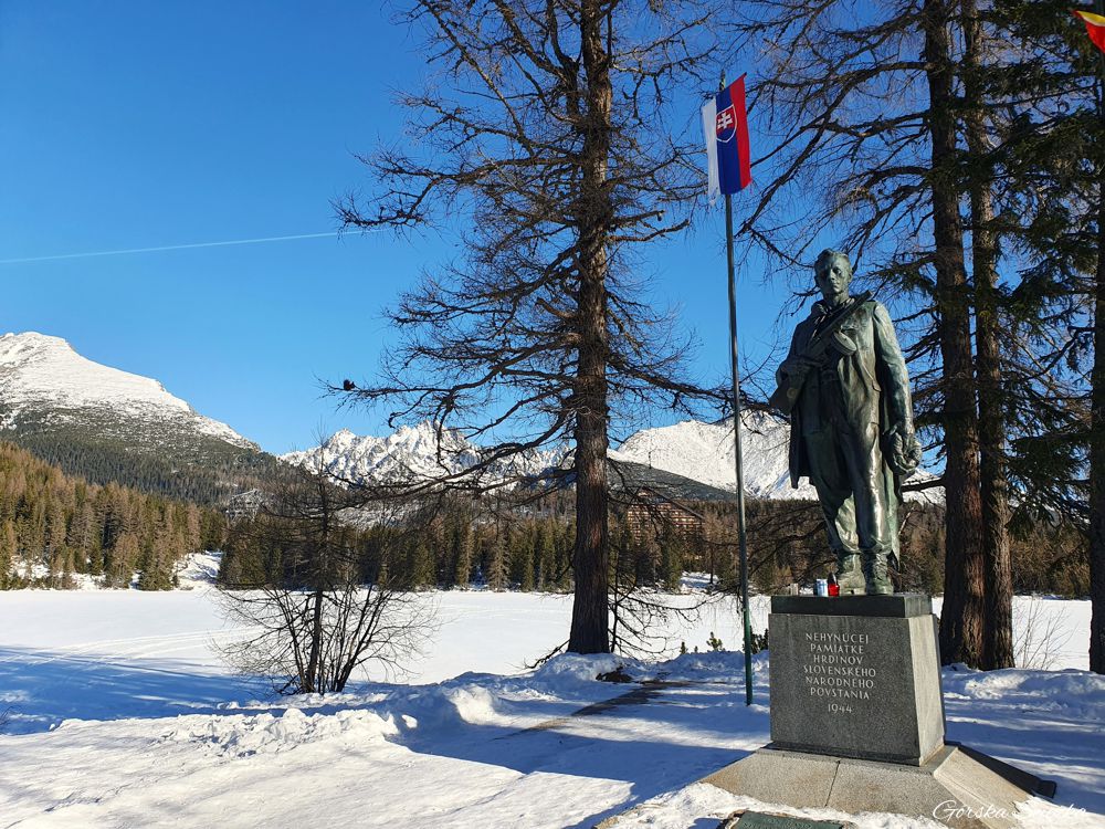 Szczyrbskie Jezioro: Pomnik Bohaterów Słowackiego Powstania Narodowego