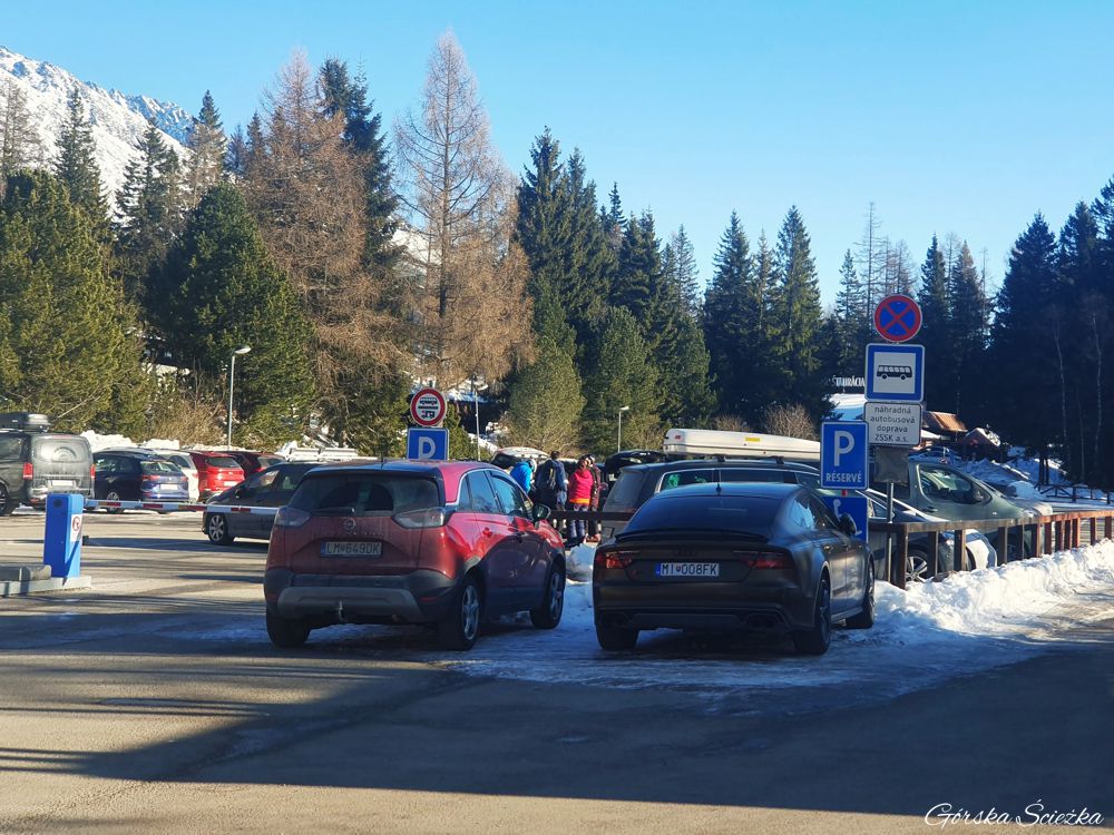 Szczyrbskie Jezioro: Największy parking przy jeziorze