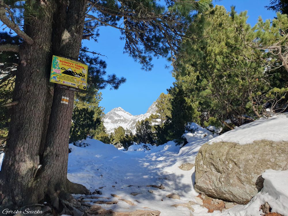 Wodospad Skok: Tablica informująca o zagrożeniu lawinowym